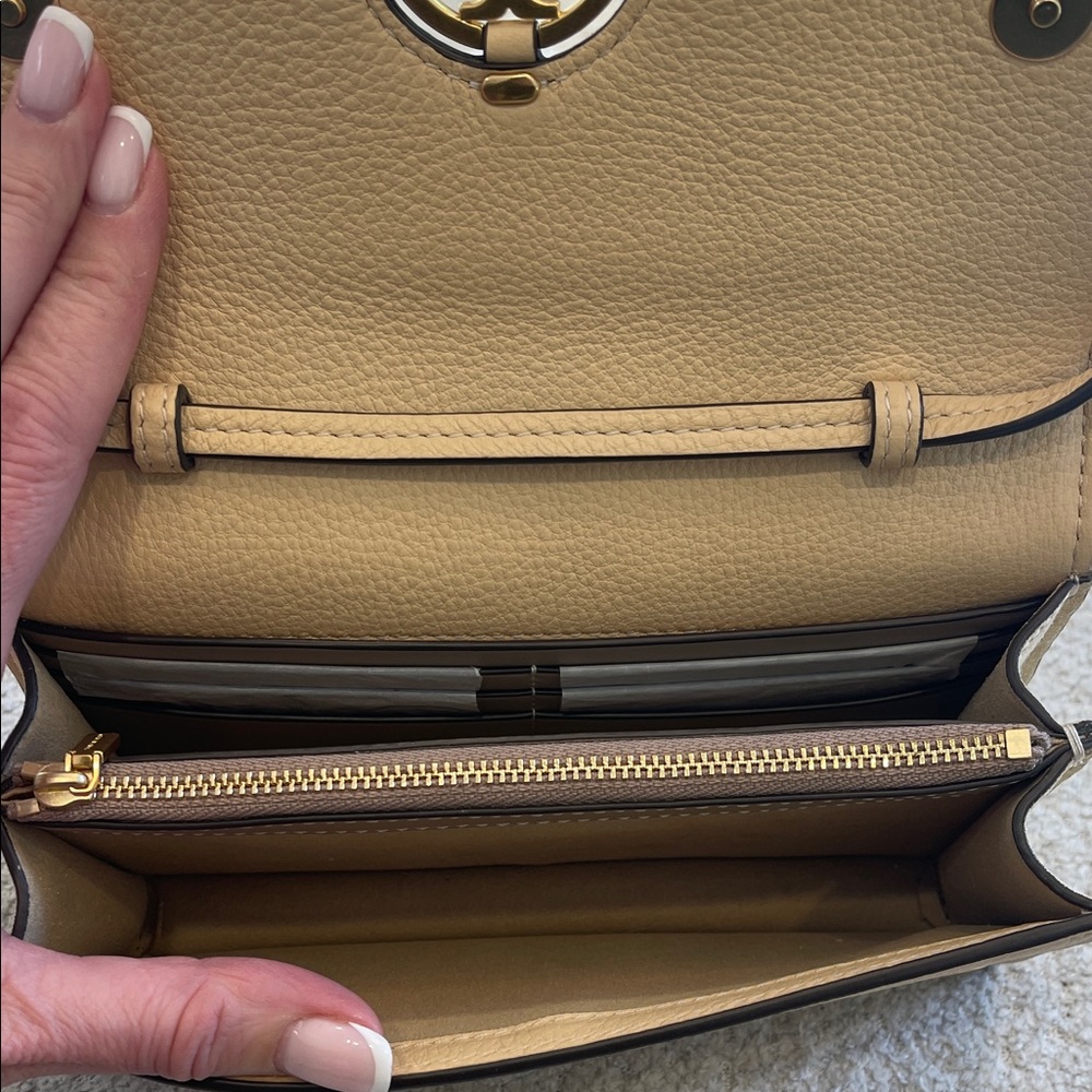 NWT Tory Burch Miller Wallet Crossbody in Vanilla Soft Serve - Picture 6 of 7